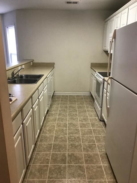 Foto del edificio - 4850 Meadowsweet Dr