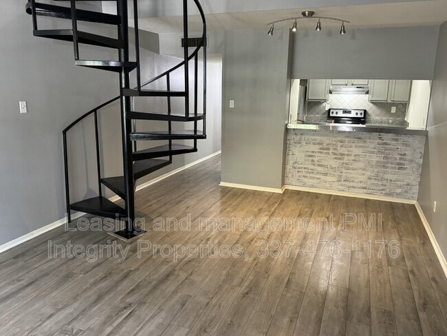 Building Photo - 300 Lozes Avenue