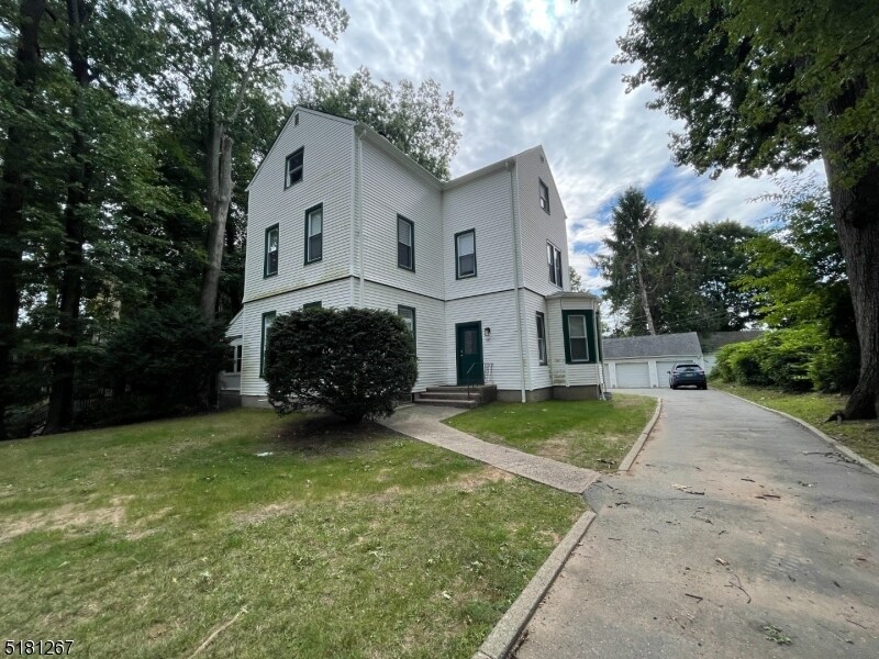 Primary Photo - 129 Chestnut St
