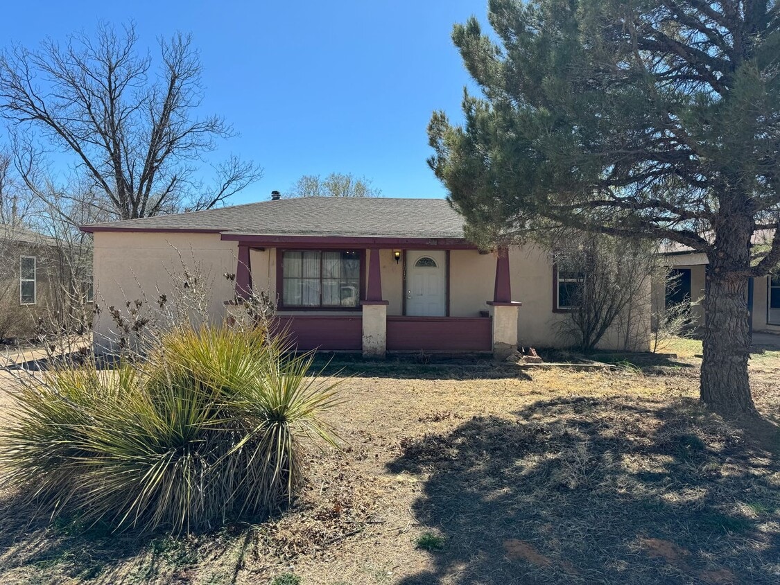 Primary Photo - 3 bed, 1 bath home