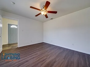 Building Photo - 2134 Cloverdale Ave