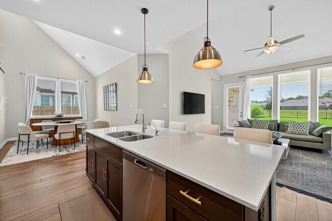 Foto del edificio - 24607 Carleton Lake Ln