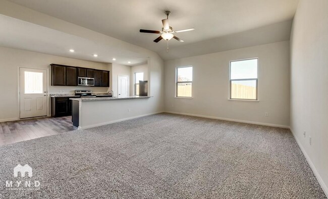 Foto del edificio - 143 Bovine Dr