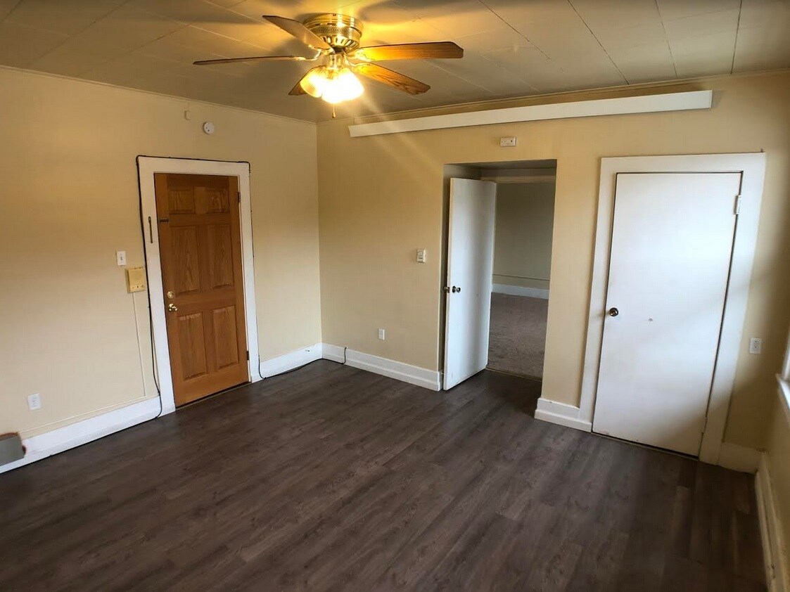 1601 Lincoln Way Unit 1, White Oak, PA 15131 Room for Rent in White