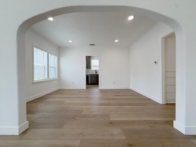 Foto del edificio - Alhambra Dr