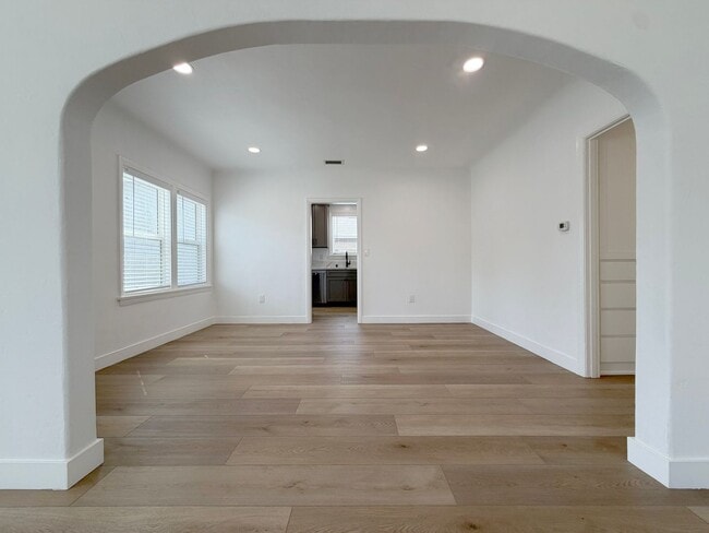 Photo - Alhambra Dr Apartment