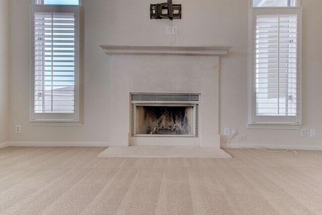 Foto del edificio - Rare 3 BR / 2.5 BA /  2 Car Garage Westlak...
