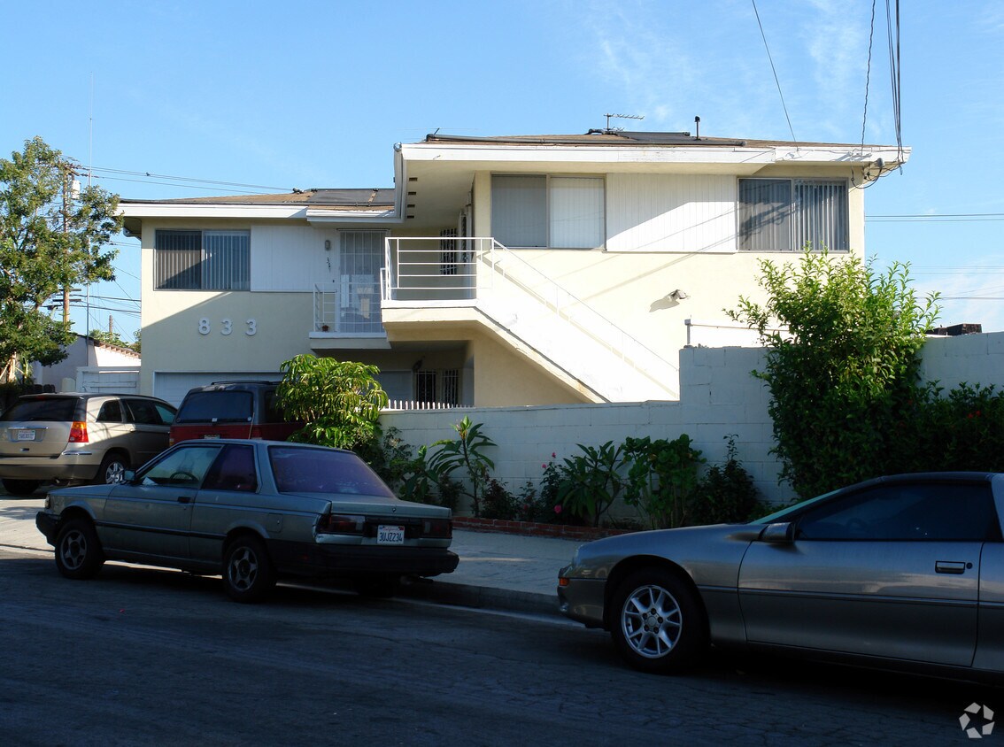 Building Photo - 833 N Acacia St