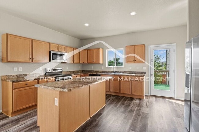 Building Photo - 3884 Saguaro Cir