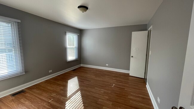 Master bedroom - 2541 Prairieview Ln S