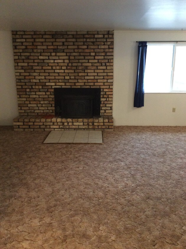 1108 W Clay Ave Unit 2, Chewelah, WA 99109 Apartment for Rent in