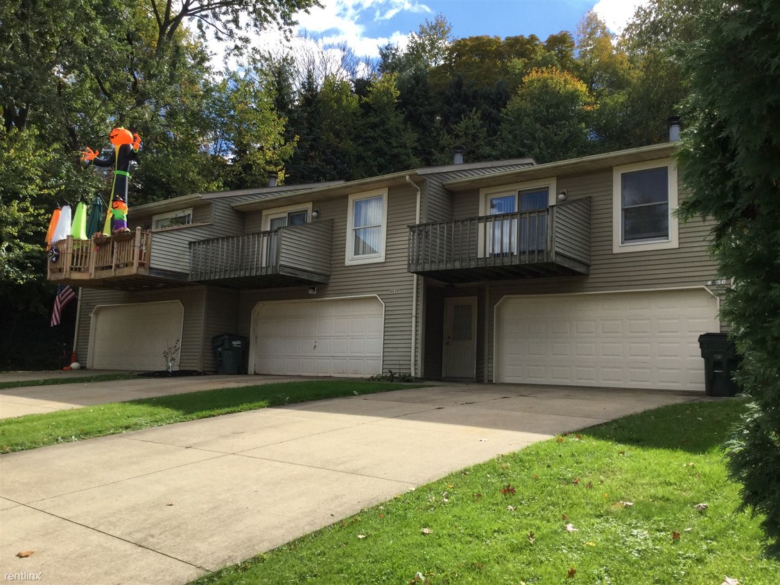 Foto principal - 4650 Castlebar St NW
