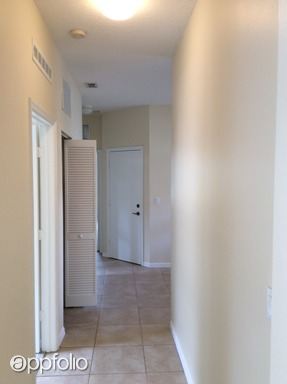 Building Photo - 9752 SW Glenbrook Dr