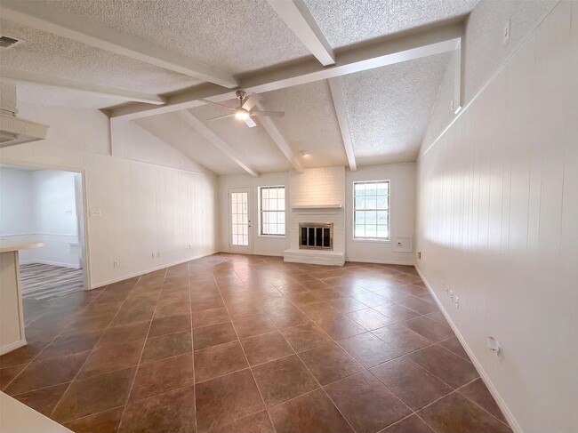 Building Photo - 4042 Greenbriar Dr