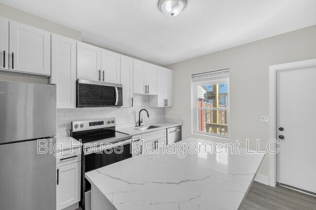 Building Photo - 333 S Lehigh St