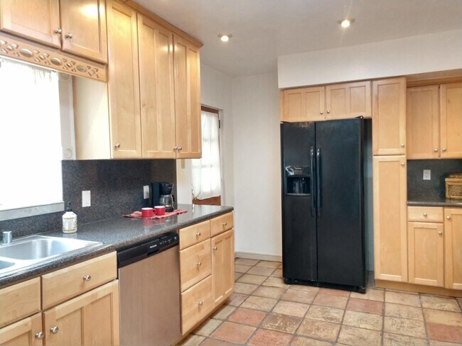 Building Photo - 1210 Tijeras Ave NE