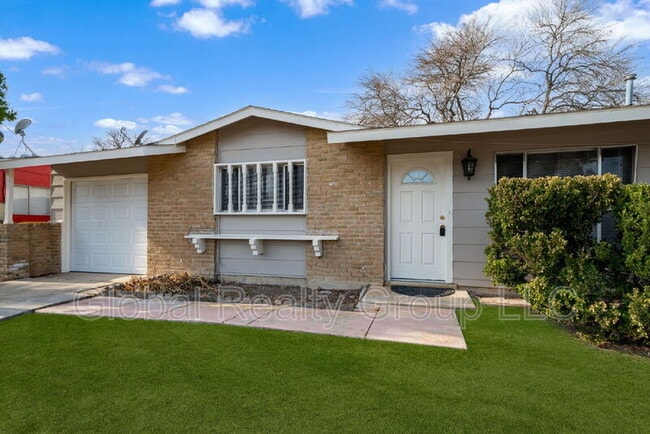 Building Photo - 301 Deborah Dr