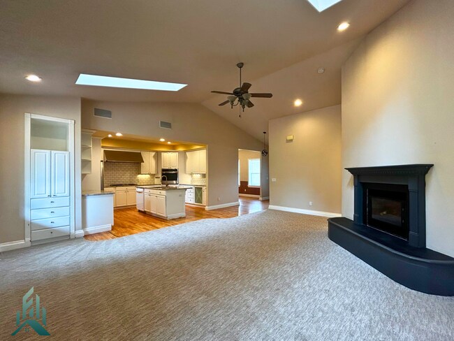 Foto del edificio - Modern and Spacious 3 Bed/2.5 Bath Home