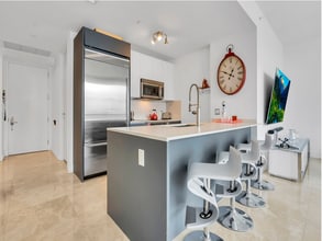 Building Photo - 1300 Brickell Bay Dr
