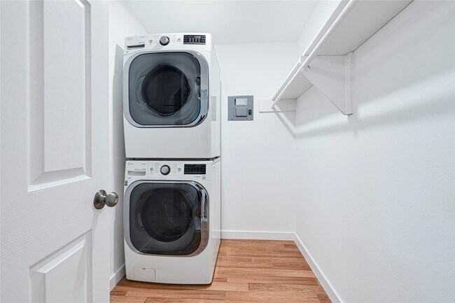 Foto del edificio - 5718 Eskridge St