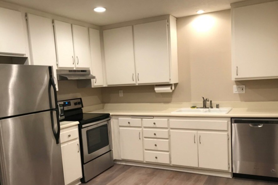 26044 Serrano Ct, Lake Forest, CA 92630 Condo for Rent in Lake Forest