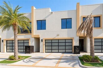 Building Photo - 216 Canary Ave
