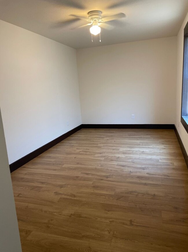 Building Photo - County Living in a Modern Home