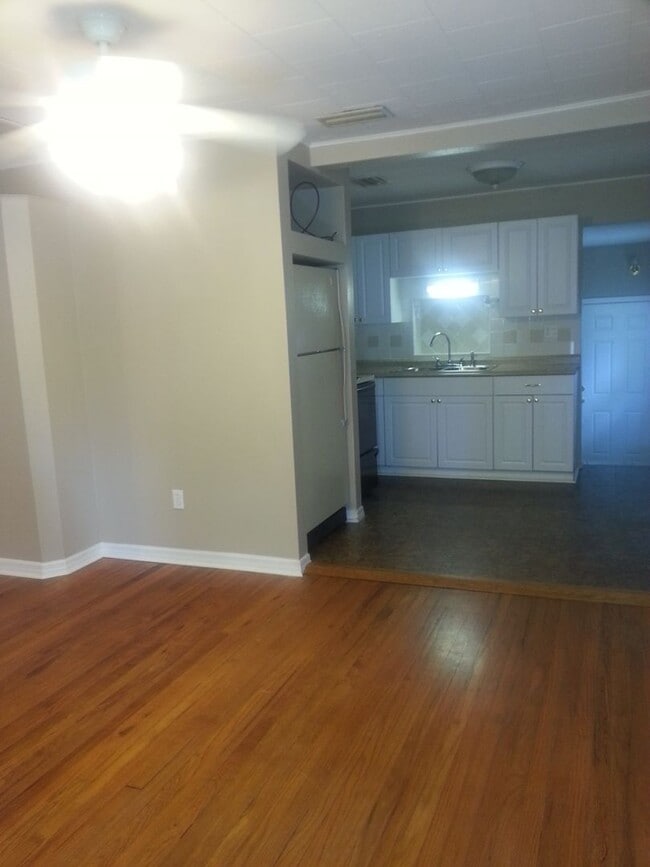Building Photo - Northeast St. Petersburg, Three bedroom on...