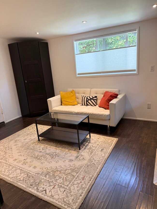 Foto del edificio - 1082 Meadowbrook Ave