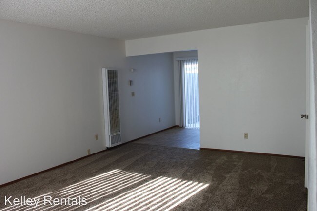 Building Photo - 98-104 Lark Center Dr