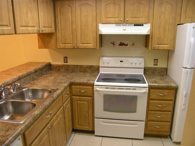 Building Photo - 2051 Sunset Grove Ln