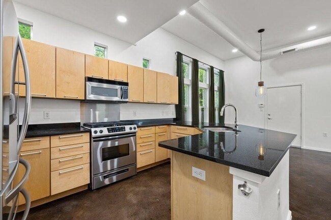 Building Photo - 3801 Byron Dr