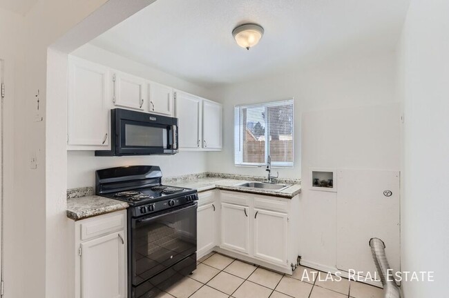 Foto del edificio - 3450 Birch Street