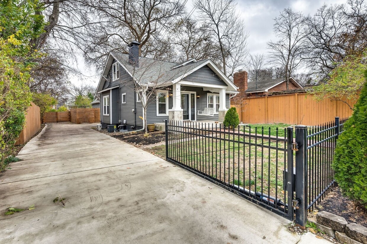 Primary Photo - Fabulous 2BE/2BA home filled with charm an...