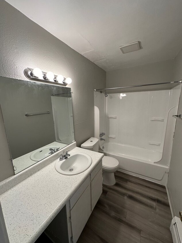 Primary Photo - Charming 2 Bedroom in Aurora.