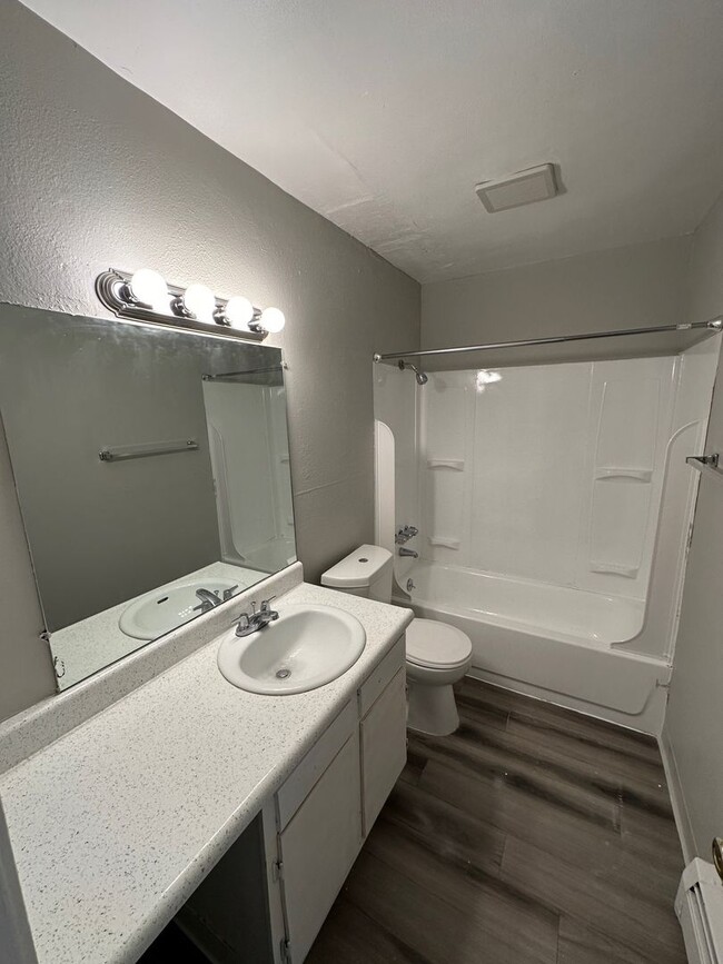 Building Photo - Charming 2 Bedroom in Aurora.