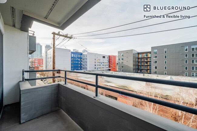 Building Photo - 526 Yale Ave N