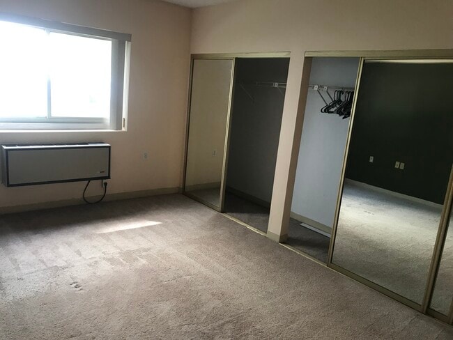 Building Photo - 100 Cove Way