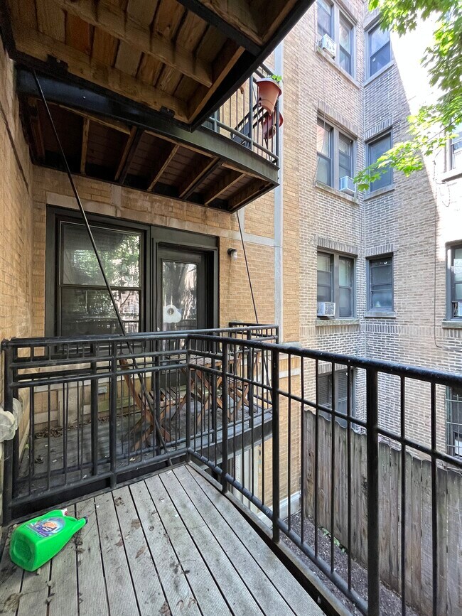 Foto del edificio - 4938 N Winthrop Ave