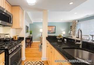 Building Photo - 213 Independence Dr
