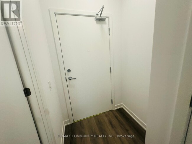 Photo du bâtiment - 7439 Kingston Rd