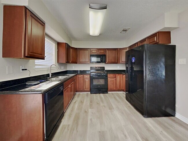 Building Photo - 24107 Lone Elm Dr