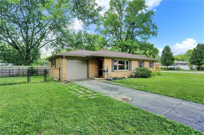 Building Photo - 895 W Poplar St
