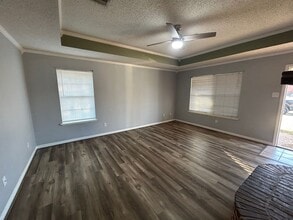 Building Photo - 908 Parkview Cir