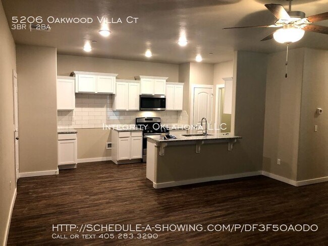 Building Photo - 5206 Oakwood Villa Ct