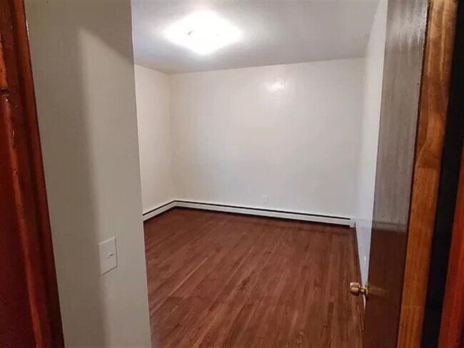 Building Photo - Wellington apartment for rent