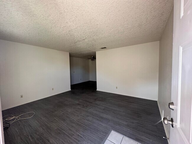 Building Photo - 16086 Green Hill Dr