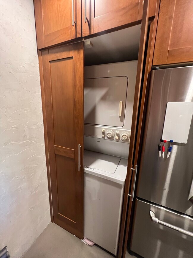 Built in washer/dryer - 1808 Manning Ave