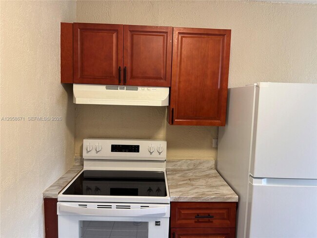 Foto del edificio - 2352 NW 13th Ct