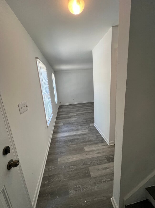 Photo - 424 Tarragon Wy SW Apartment